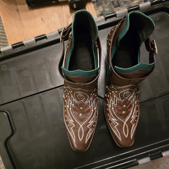 Embroidered Brown and Green Ankle Boots - Picture 4 of 6